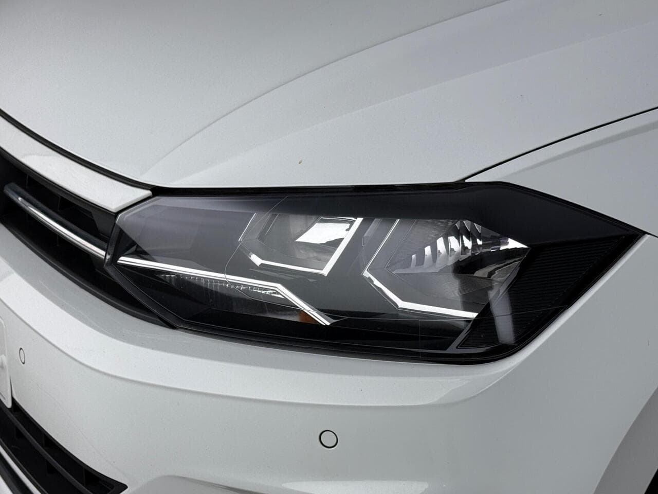 Volkswagen Polo thumbnail Lights Front