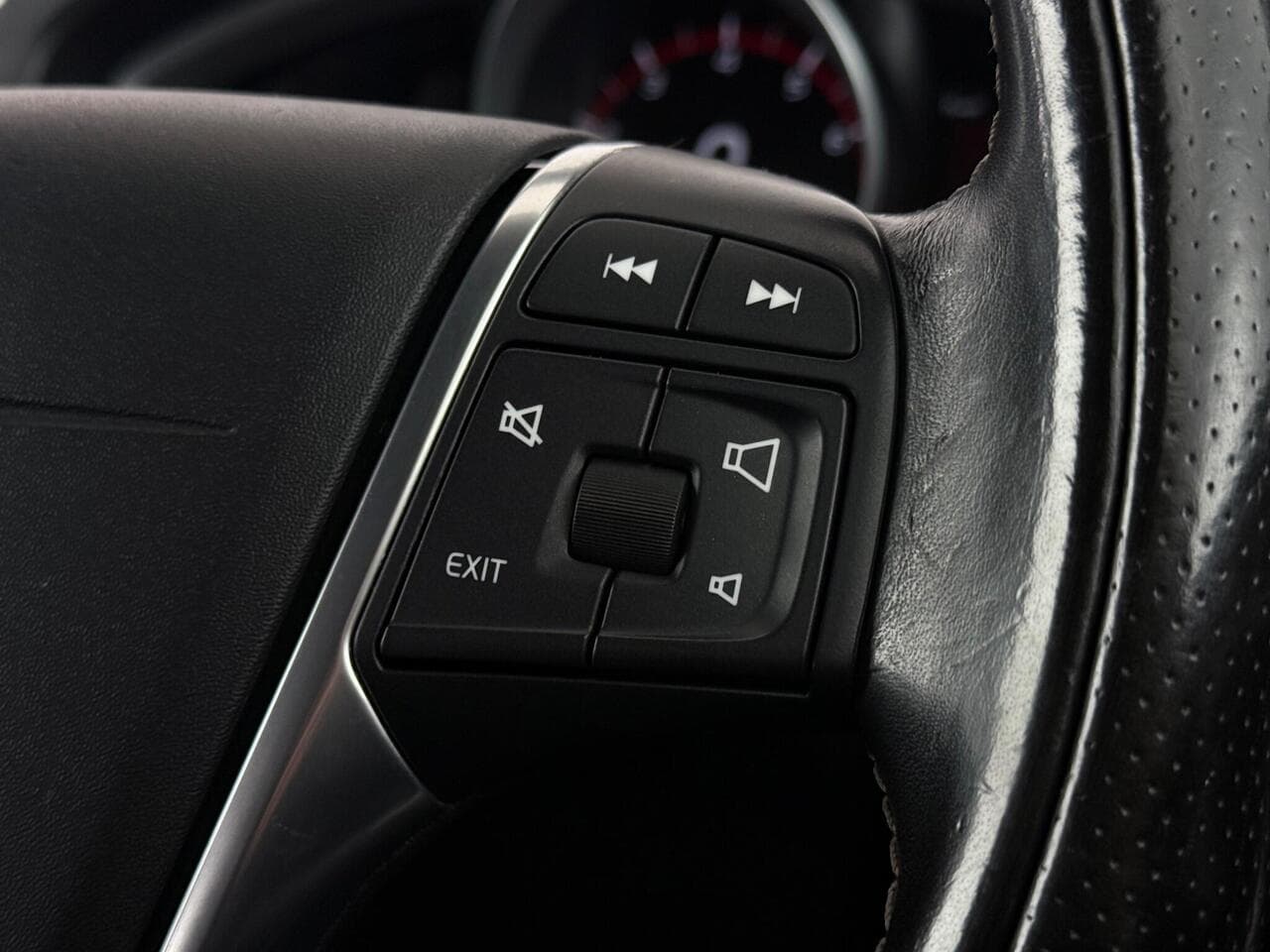Volvo V40 thumbnail Misc Controls