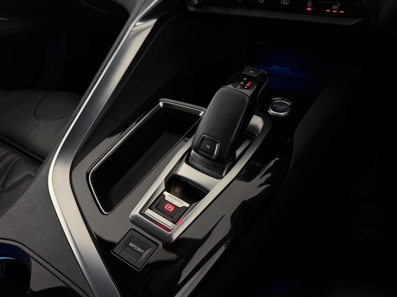 Peugeot 3008 thumbnail Interior Front