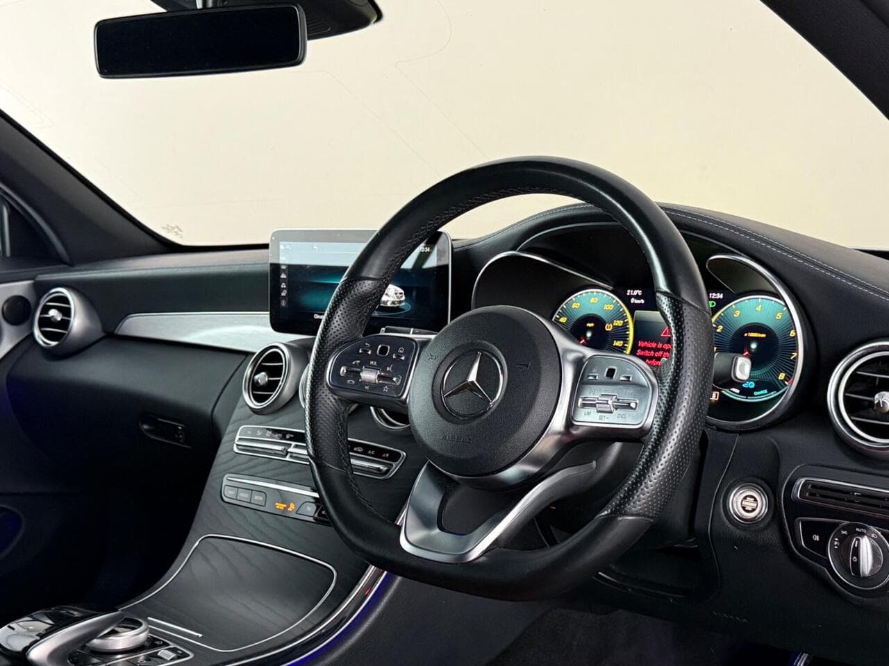 Mercedes-Benz C Class thumbnail Interior Front