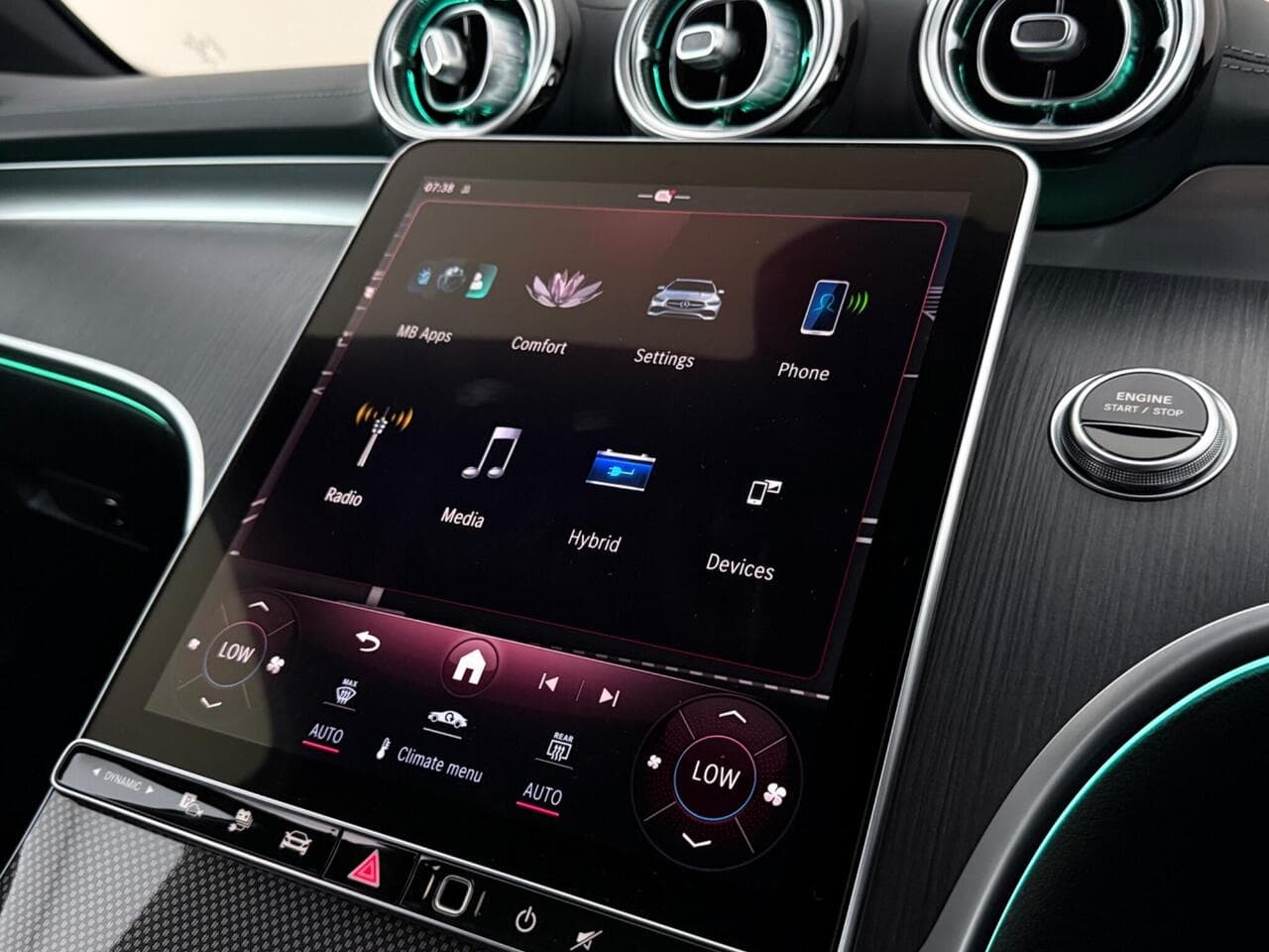 Mercedes-Benz C Class thumbnail Infotainment System