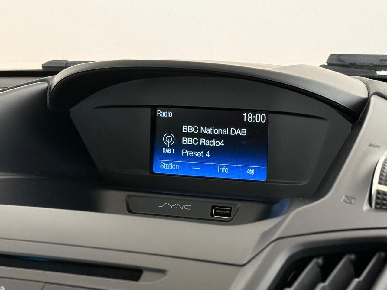 Ford Kuga thumbnail Infotainment System