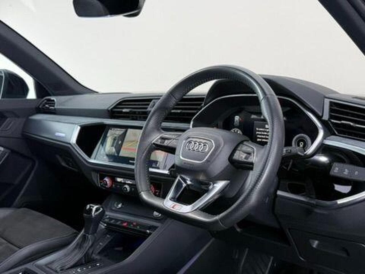 Audi Q3 thumbnail Interior Front