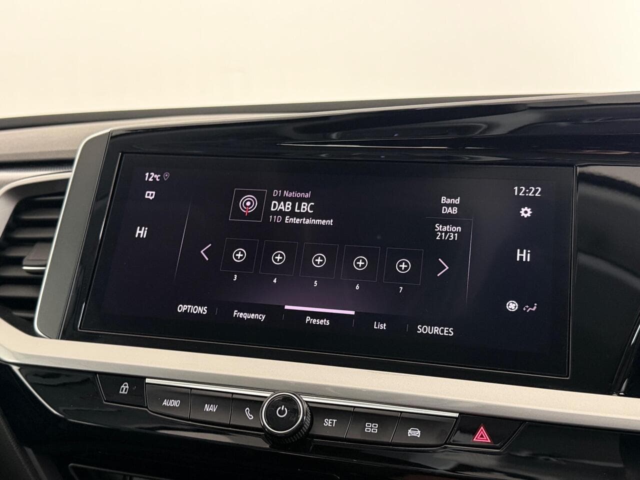 Vauxhall Grandland thumbnail Infotainment System