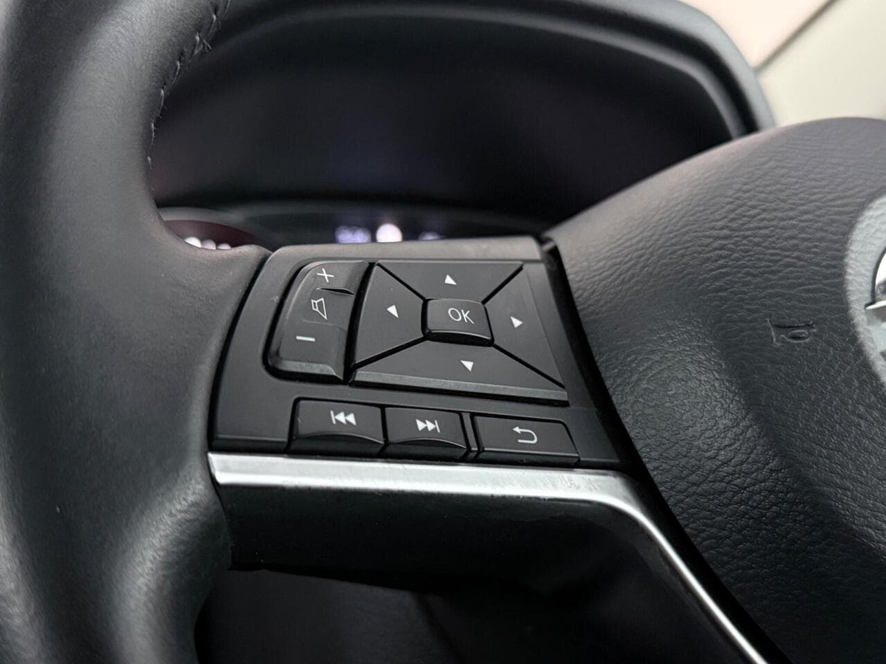 Nissan Qashqai thumbnail Misc Controls