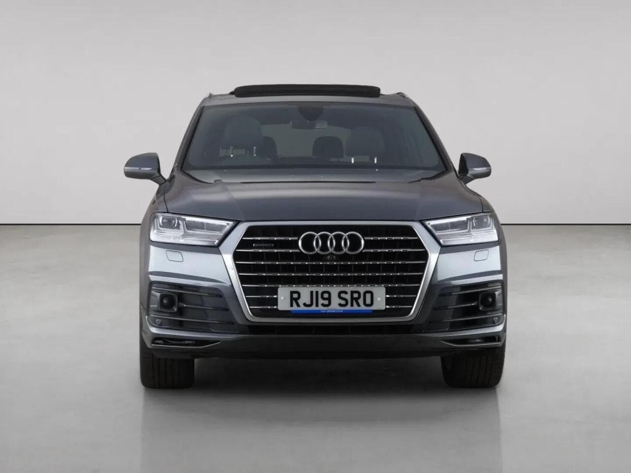 Audi Q7 thumbnail Front