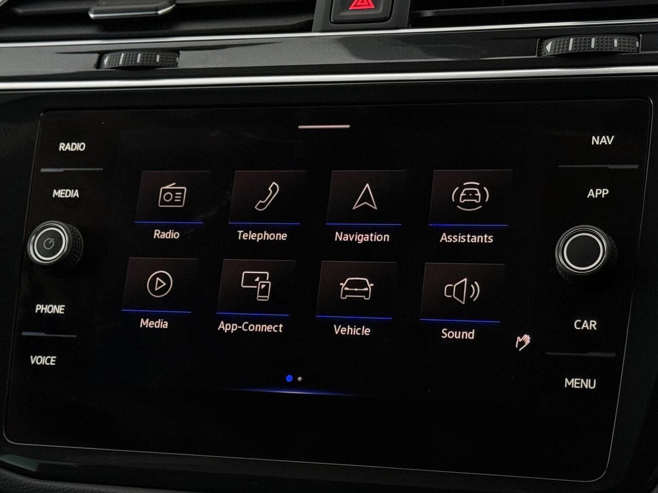 Volkswagen Tiguan thumbnail Infotainment System