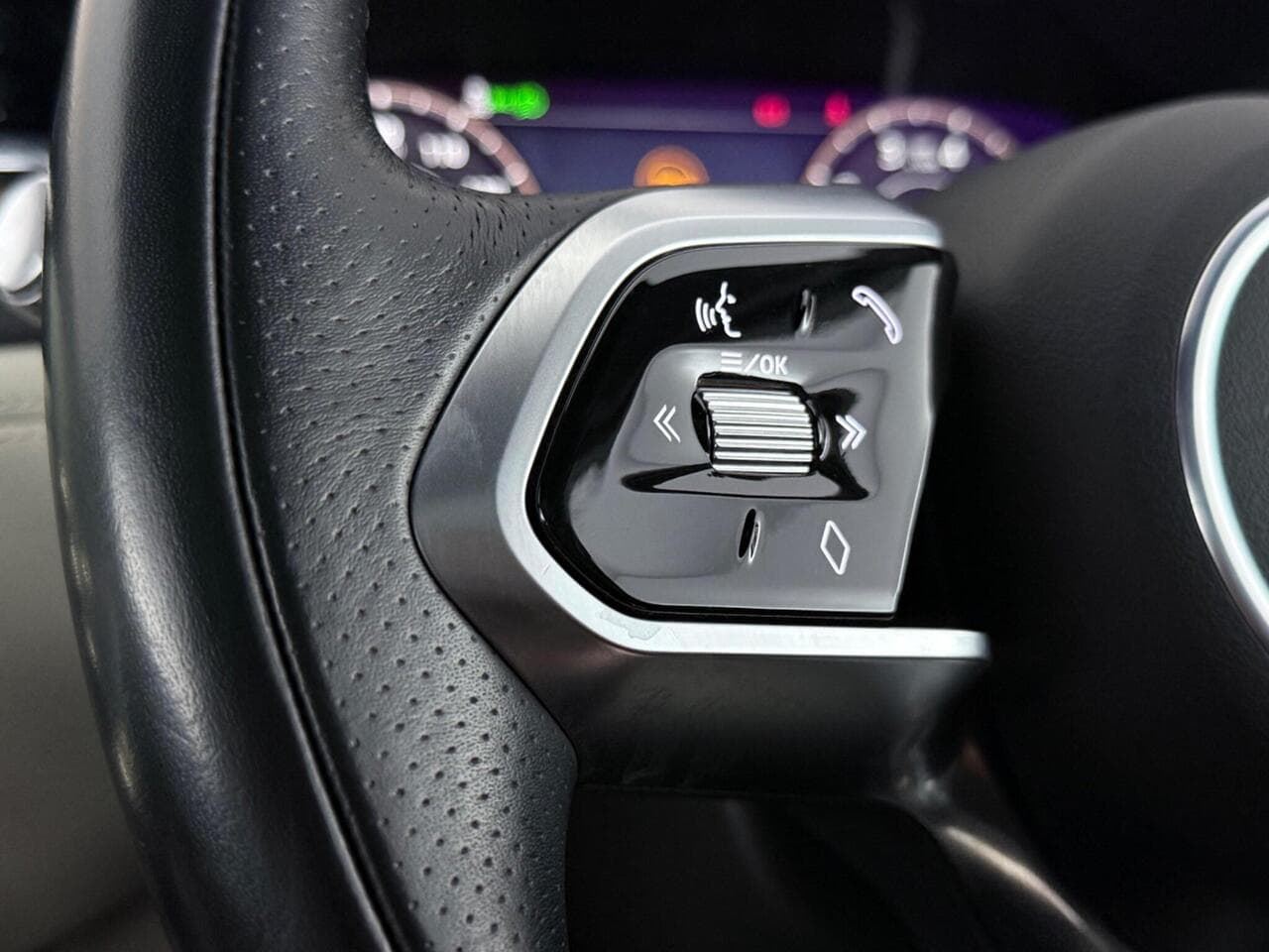 Jaguar F-PACE thumbnail Misc Controls