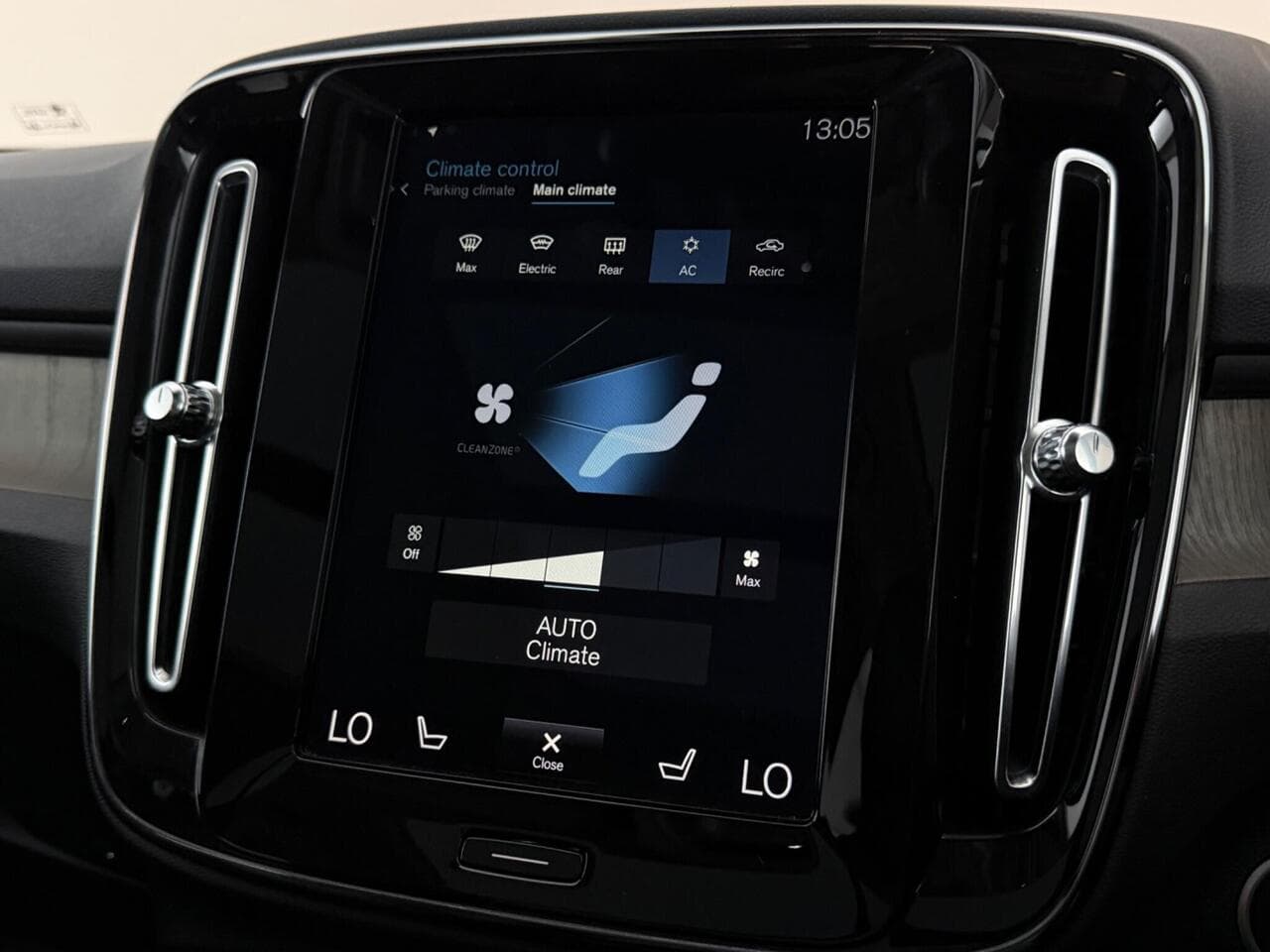 Volvo XC40 thumbnail Infotainment System