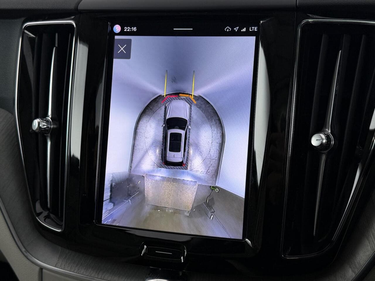 Volvo XC60 thumbnail Infotainment System