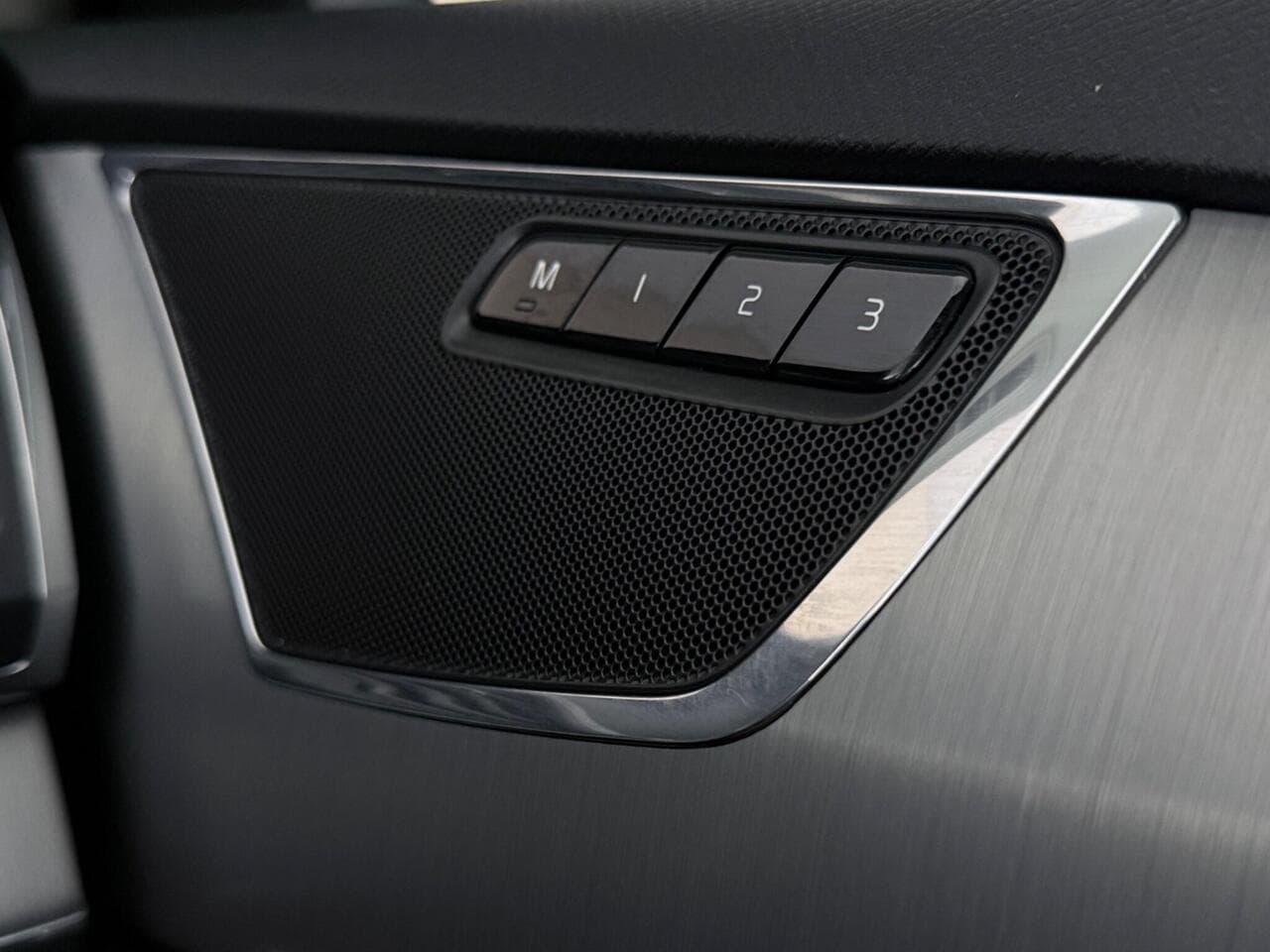 Volvo XC90 thumbnail Misc Controls