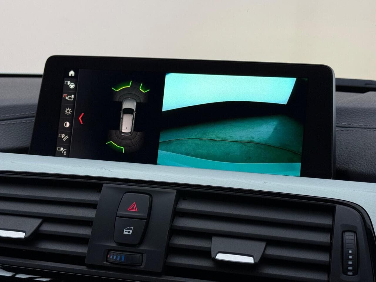 BMW 3 Series thumbnail Infotainment System