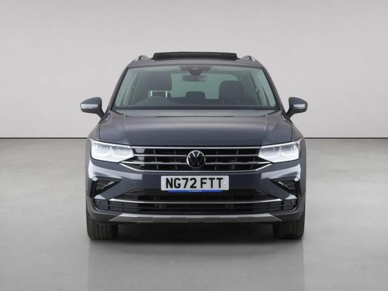 Volkswagen Tiguan thumbnail Front