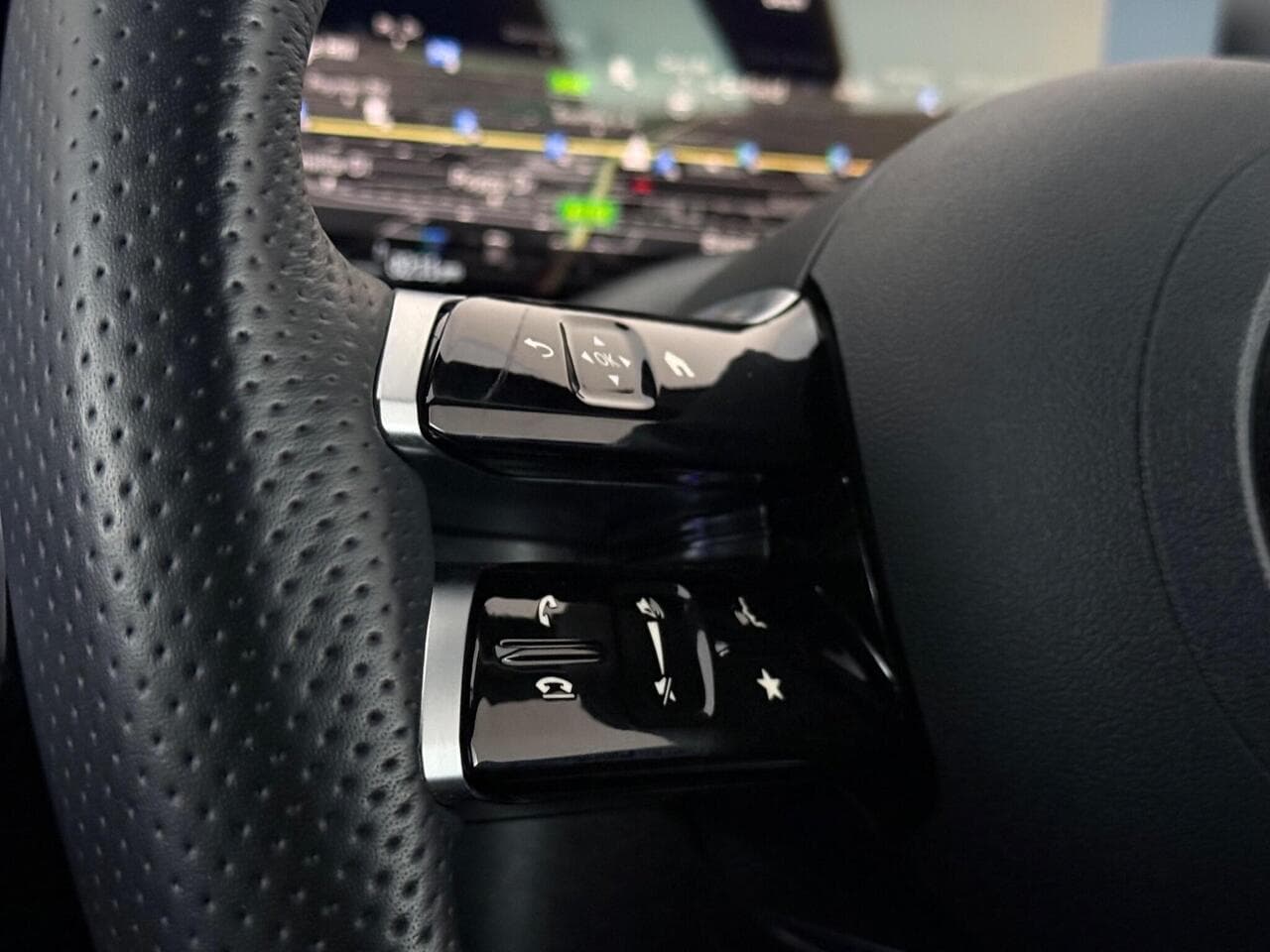 Mercedes-Benz CLA thumbnail Misc Controls