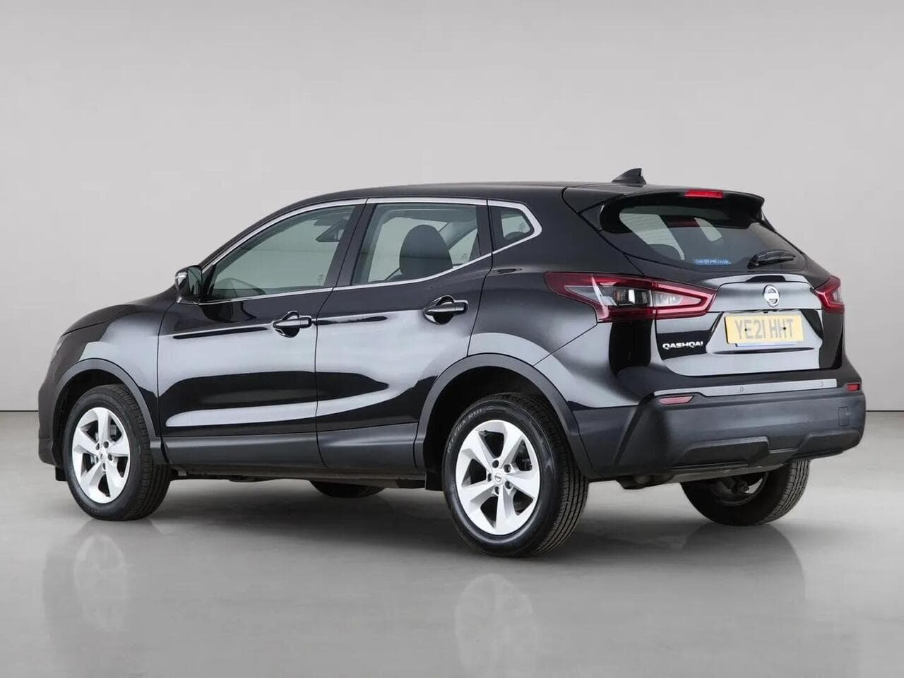 Nissan Qashqai thumbnail Side Left