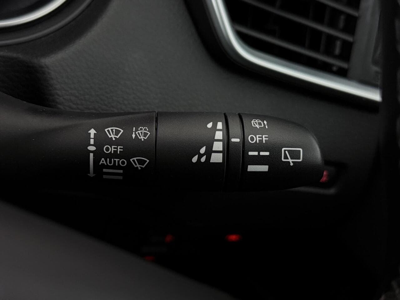 Nissan Qashqai thumbnail Misc Controls