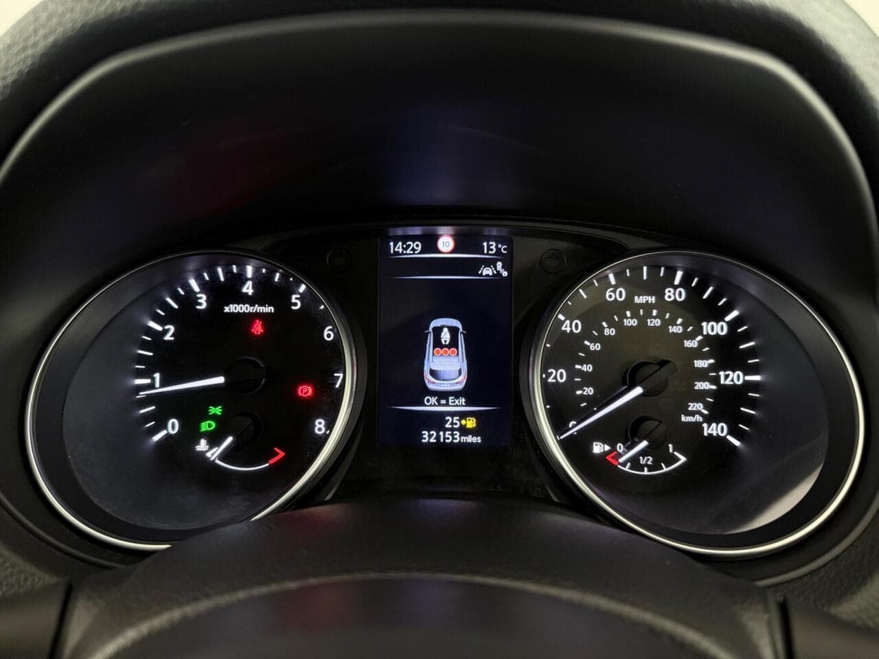Nissan Qashqai thumbnail Driver Instruments