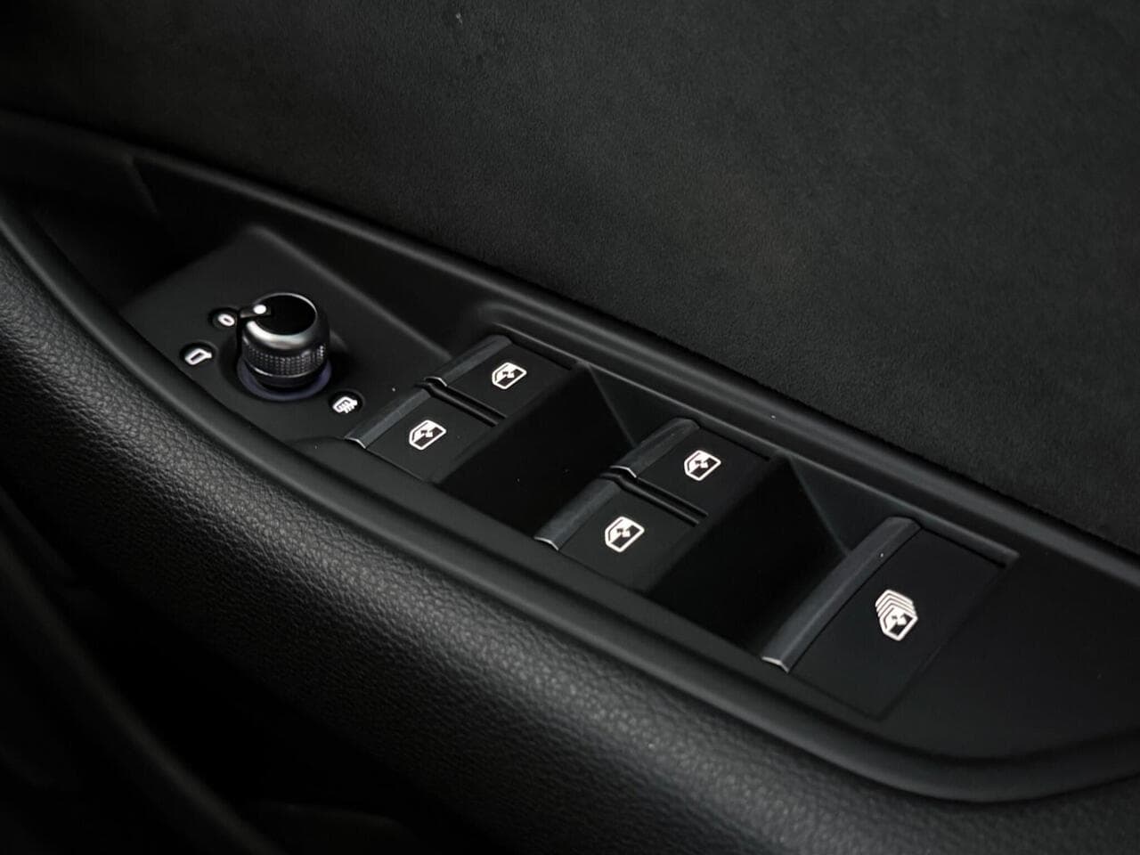 Audi A5 Cabriolet thumbnail Misc Controls