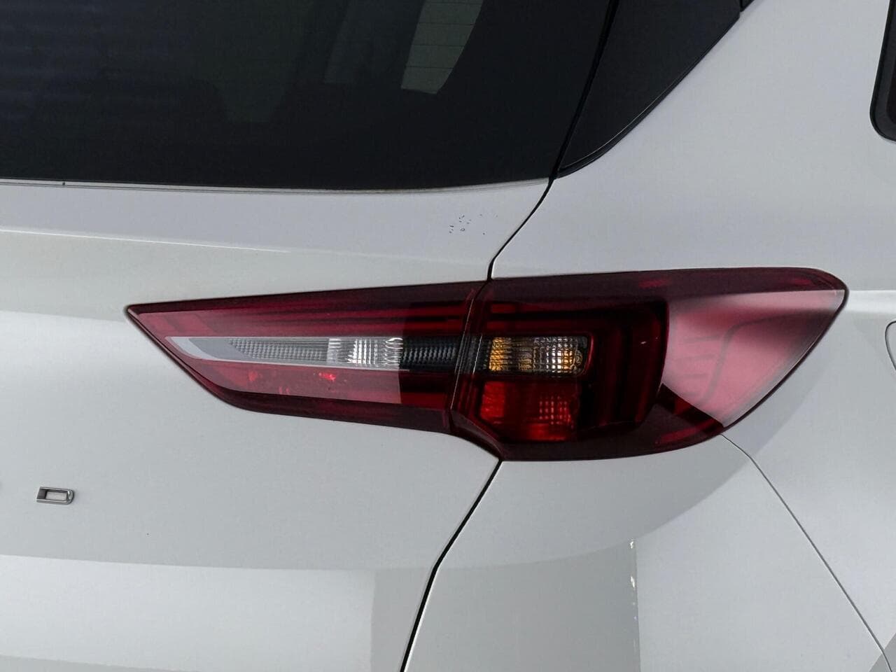 Vauxhall Grandland thumbnail Lights Rear