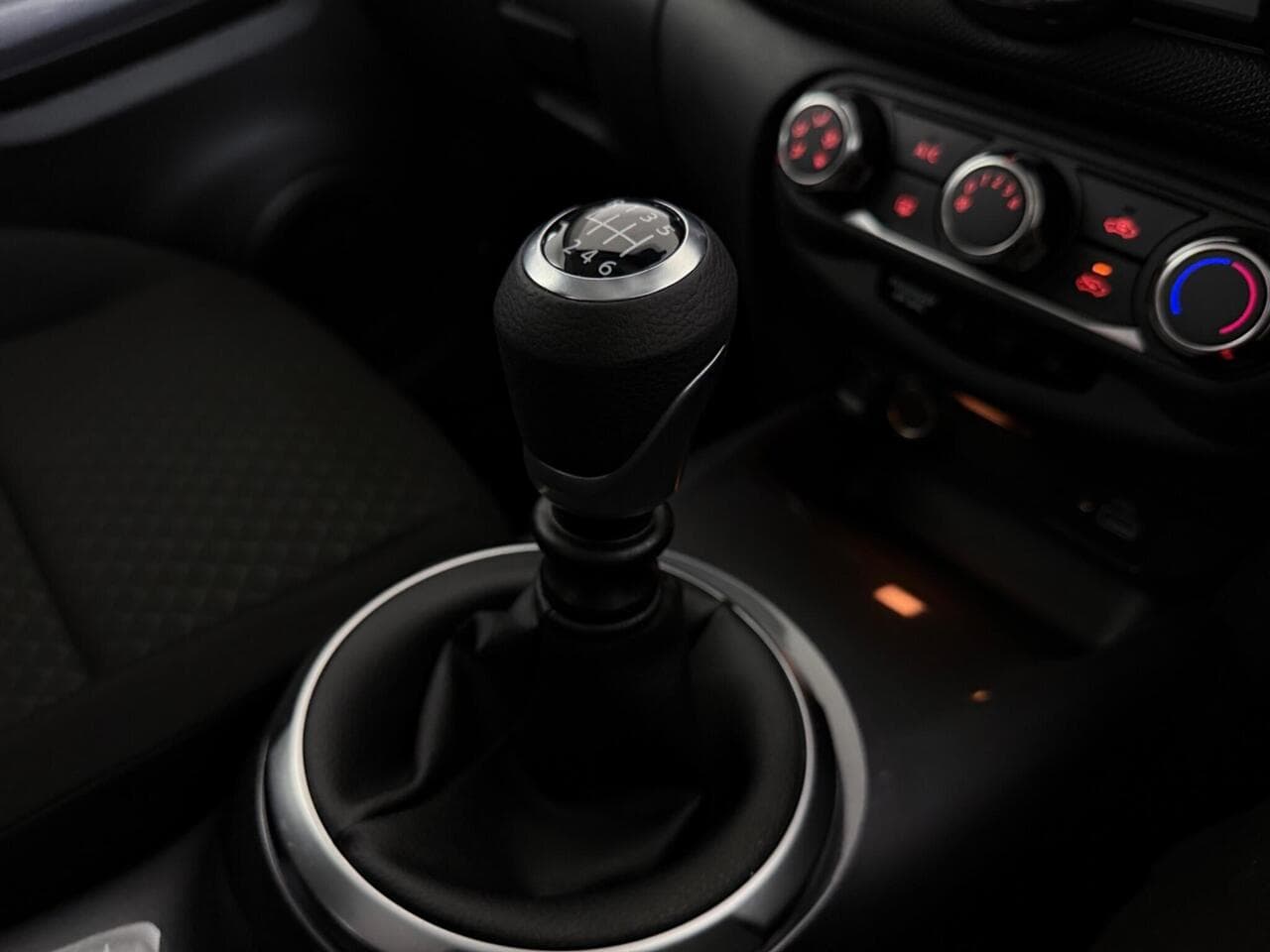Nissan Juke thumbnail Interior Front