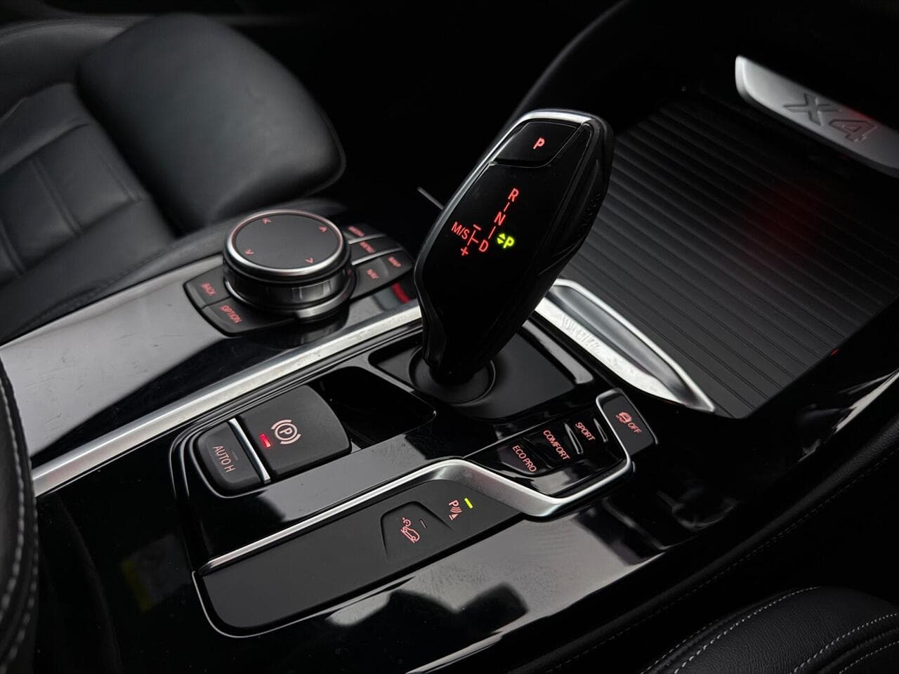 BMW X4 thumbnail Interior Front