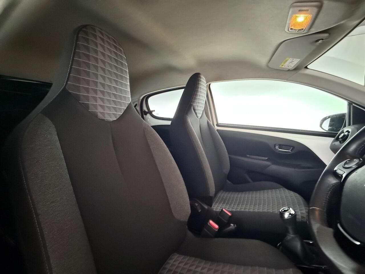Peugeot 108 thumbnail Seat Driver