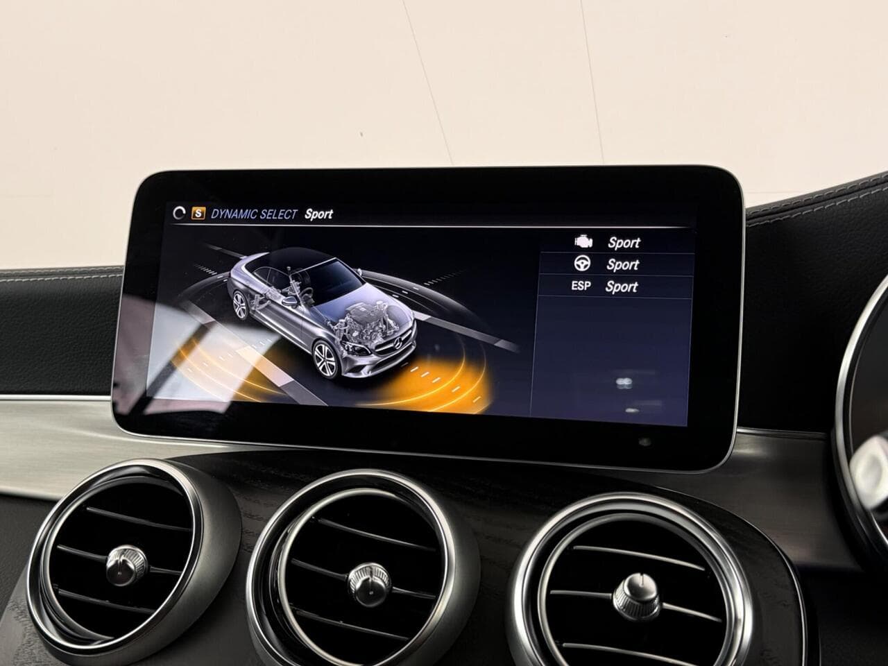 Mercedes-Benz C Class thumbnail Infotainment System