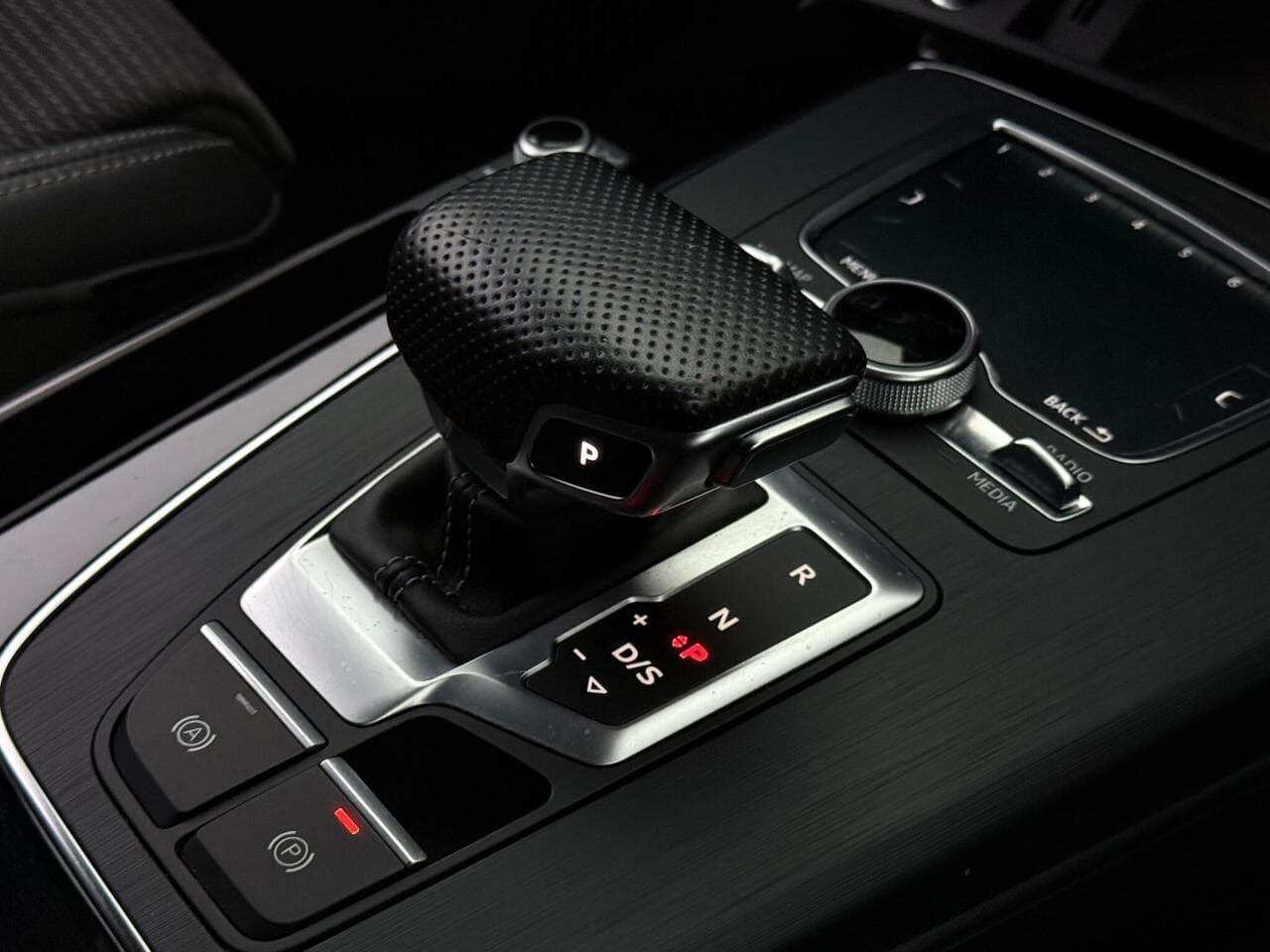 Audi Q5 thumbnail Interior Front