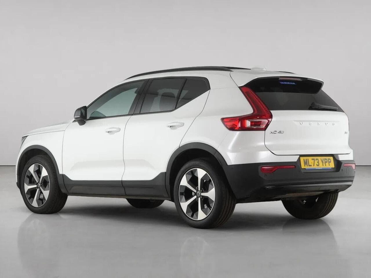 Volvo XC40 thumbnail Rear Left