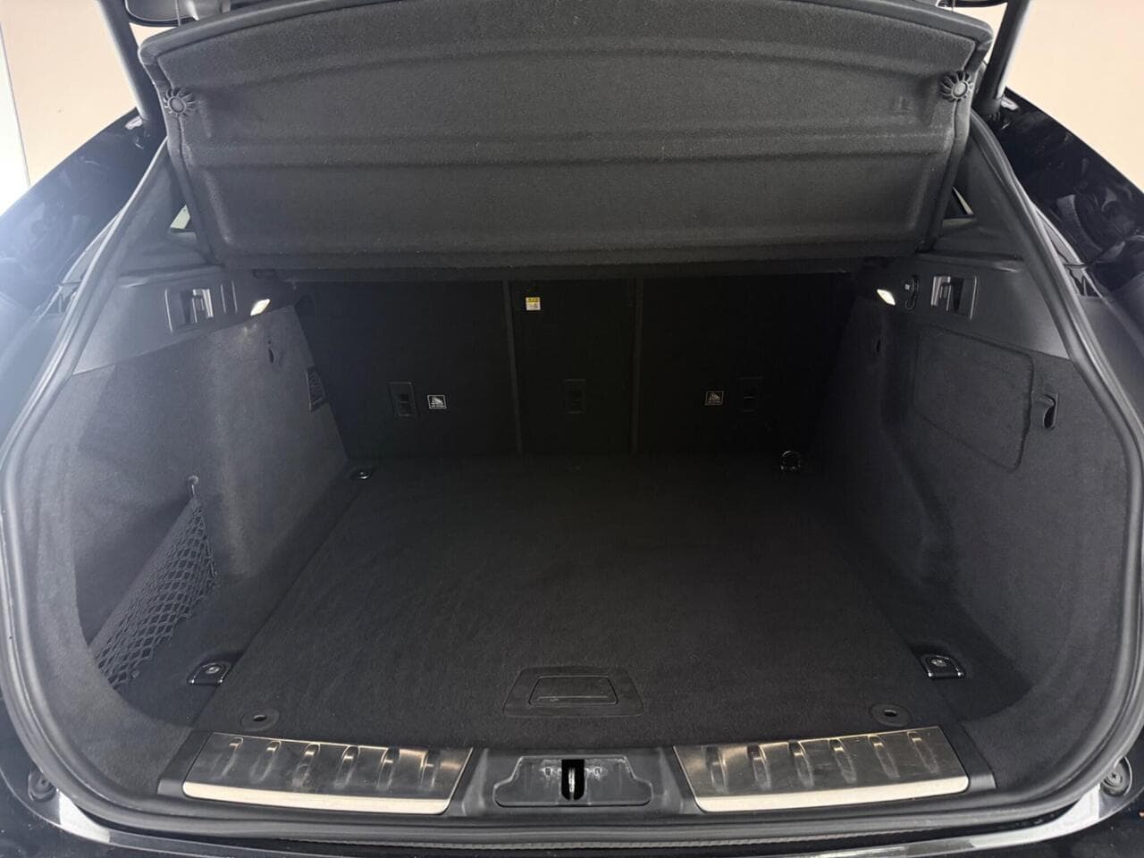 Jaguar F-PACE thumbnail Boot