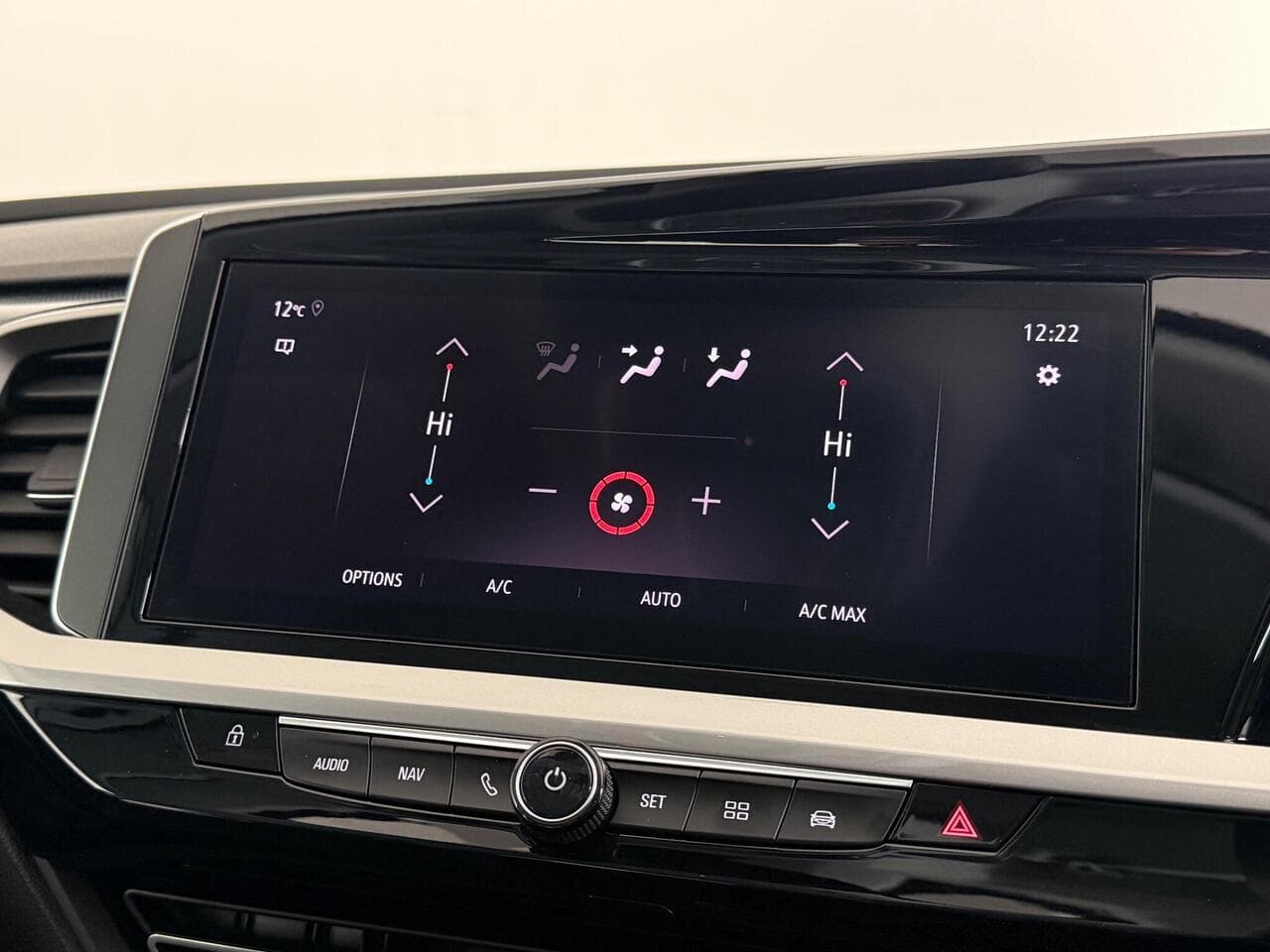 Vauxhall Grandland thumbnail Infotainment System