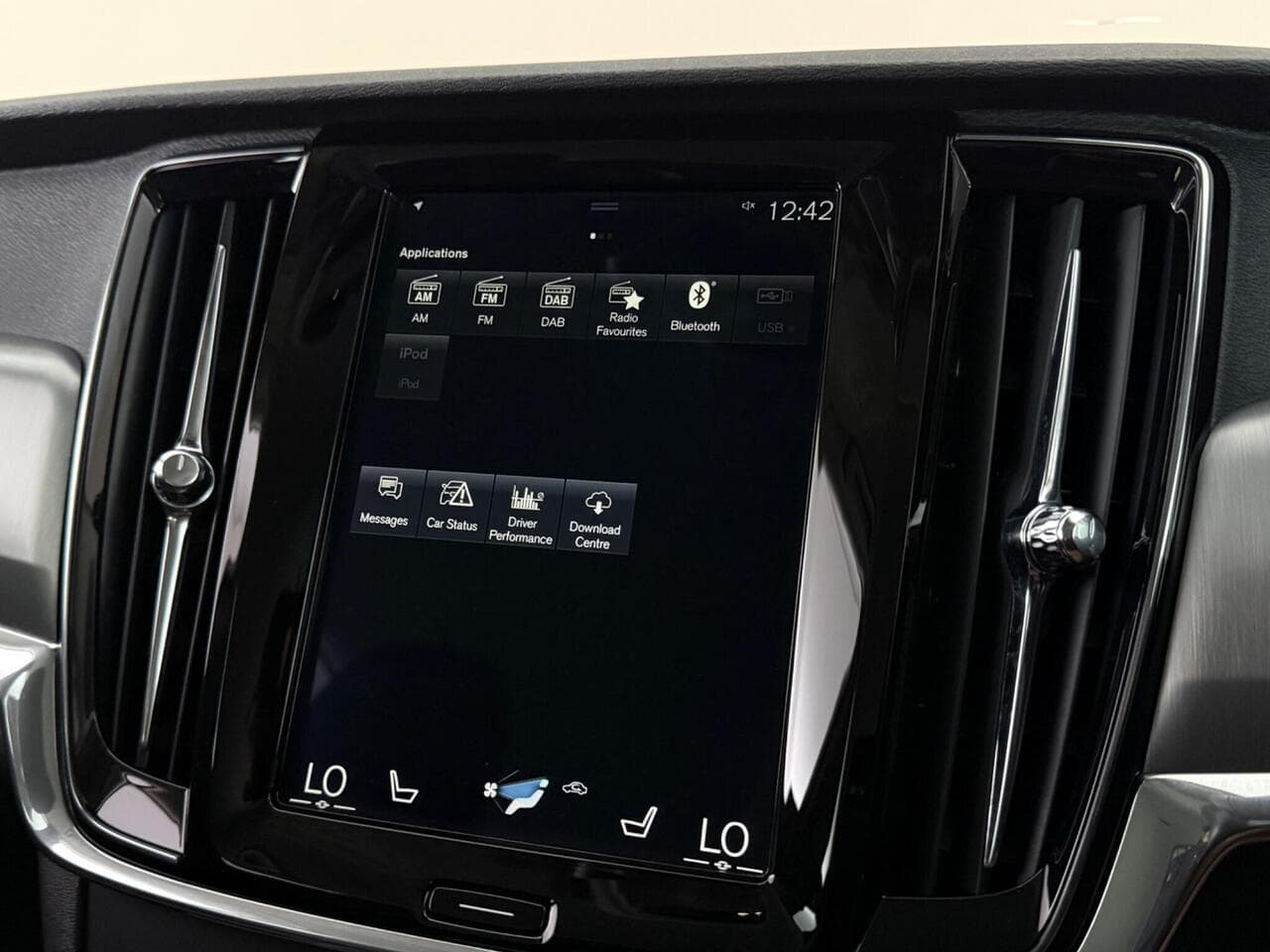 Volvo V90 thumbnail Infotainment System