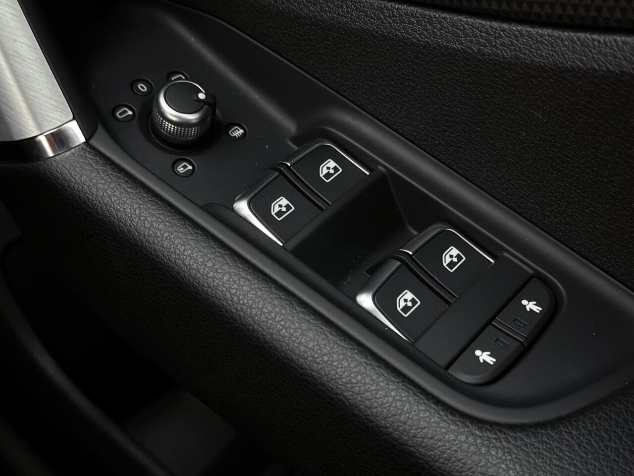 Audi Q2 thumbnail Misc Controls