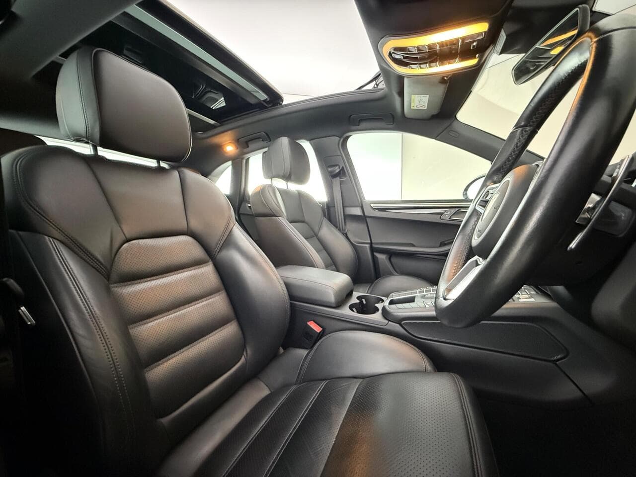 Porsche Macan thumbnail Seat Driver