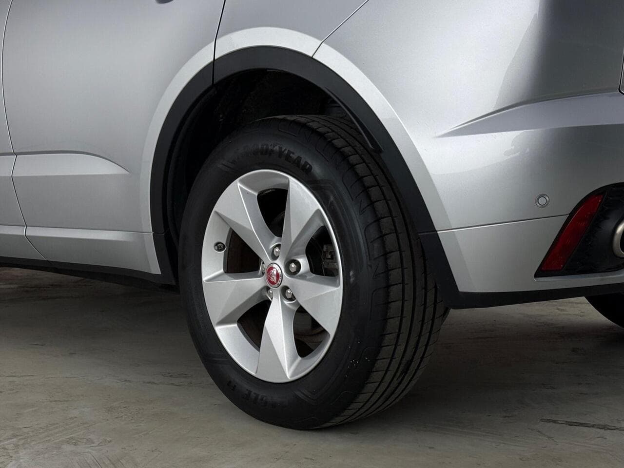 Jaguar E-PACE thumbnail Wheel