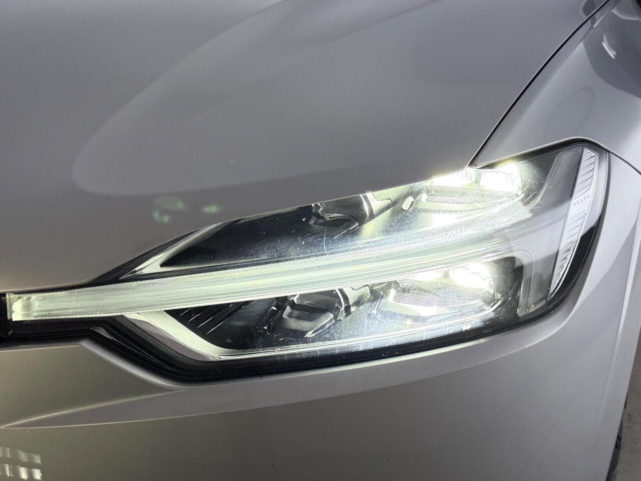 Volvo XC60 thumbnail Lights Front