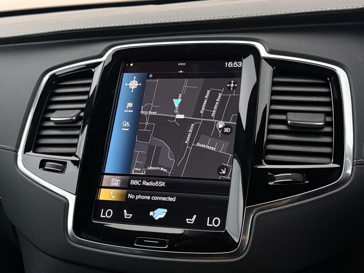 Volvo XC90 thumbnail Infotainment System