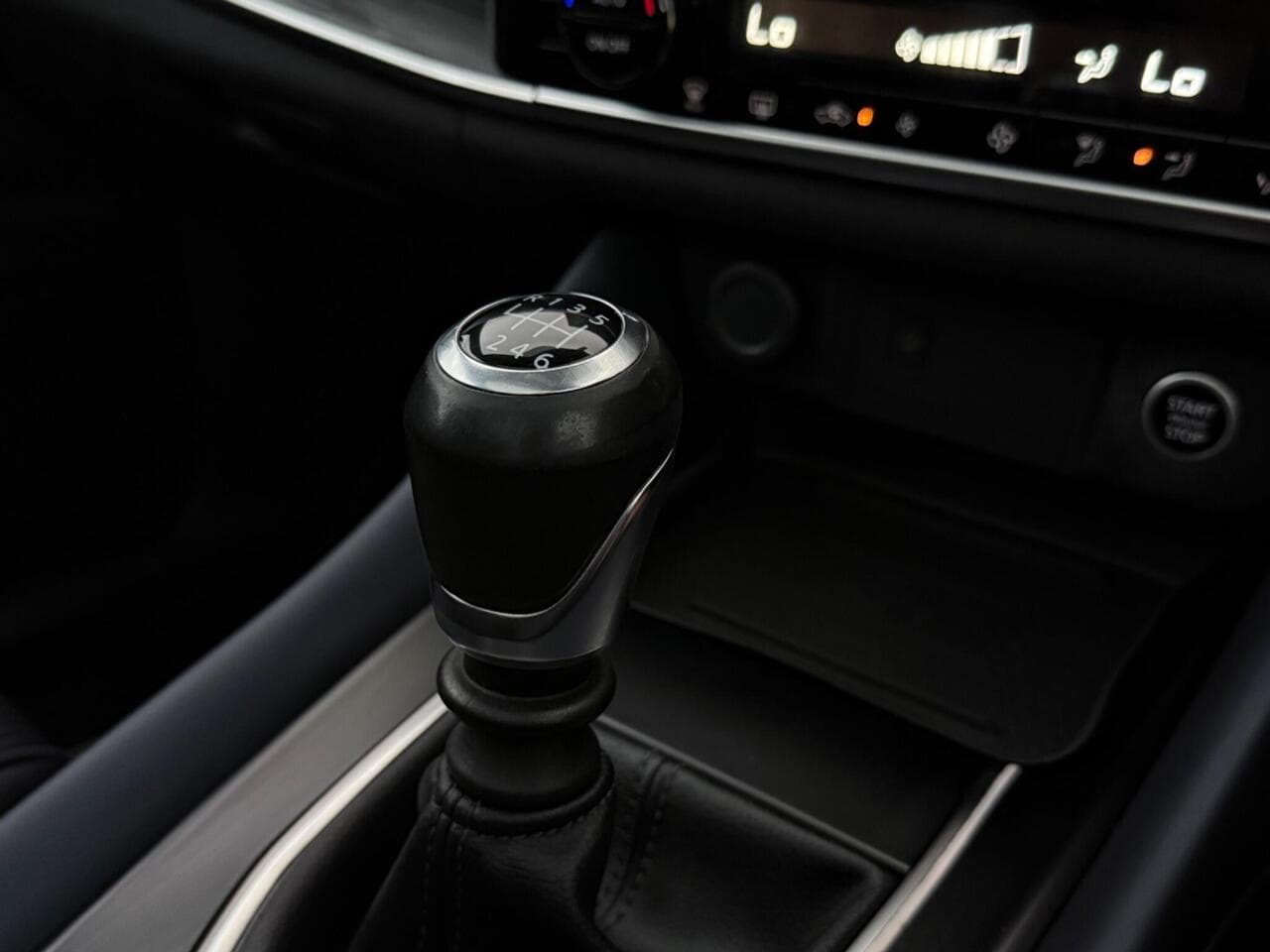Nissan Qashqai thumbnail Interior Front