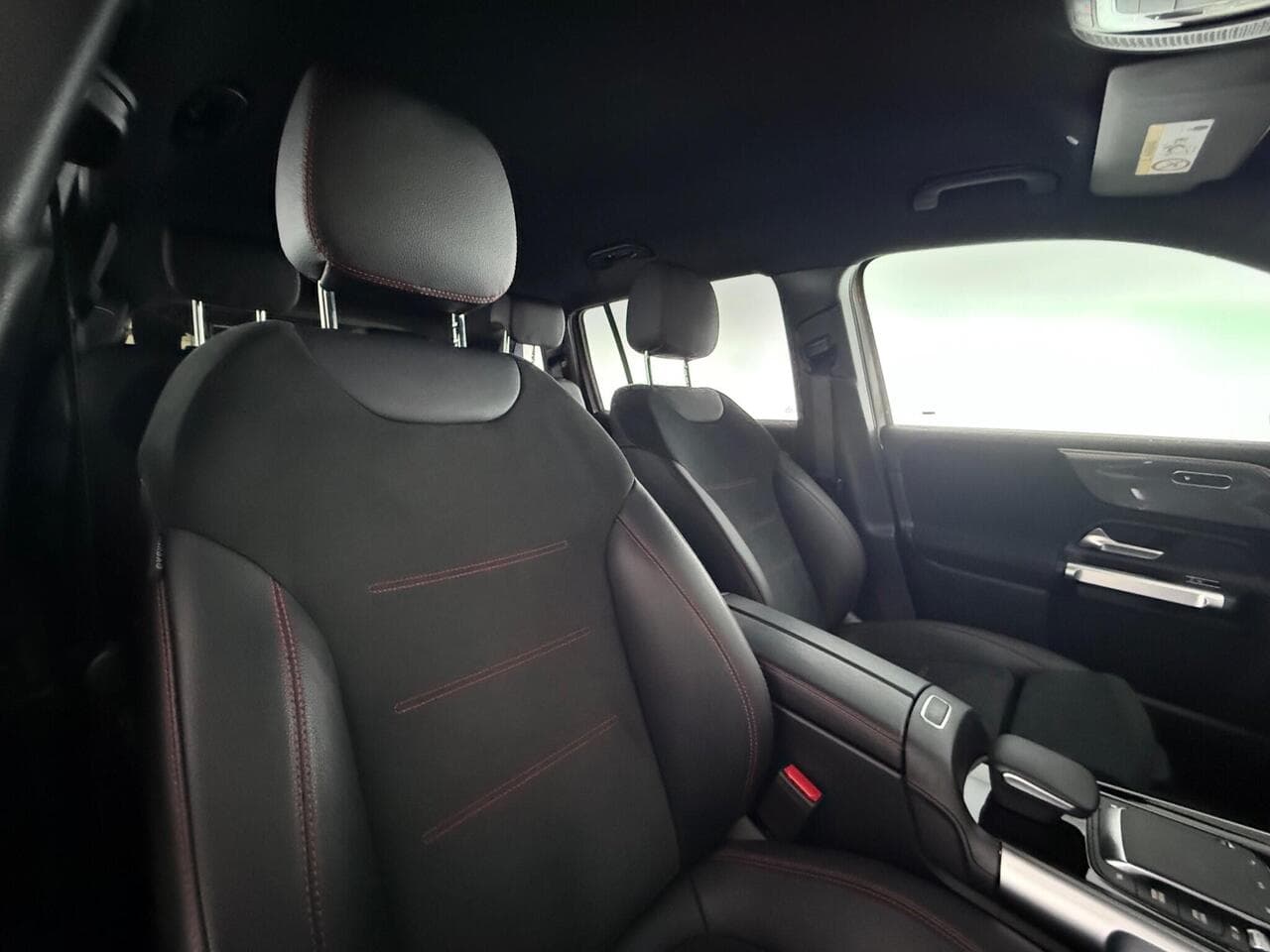 Mercedes-Benz GLB thumbnail Seat Driver