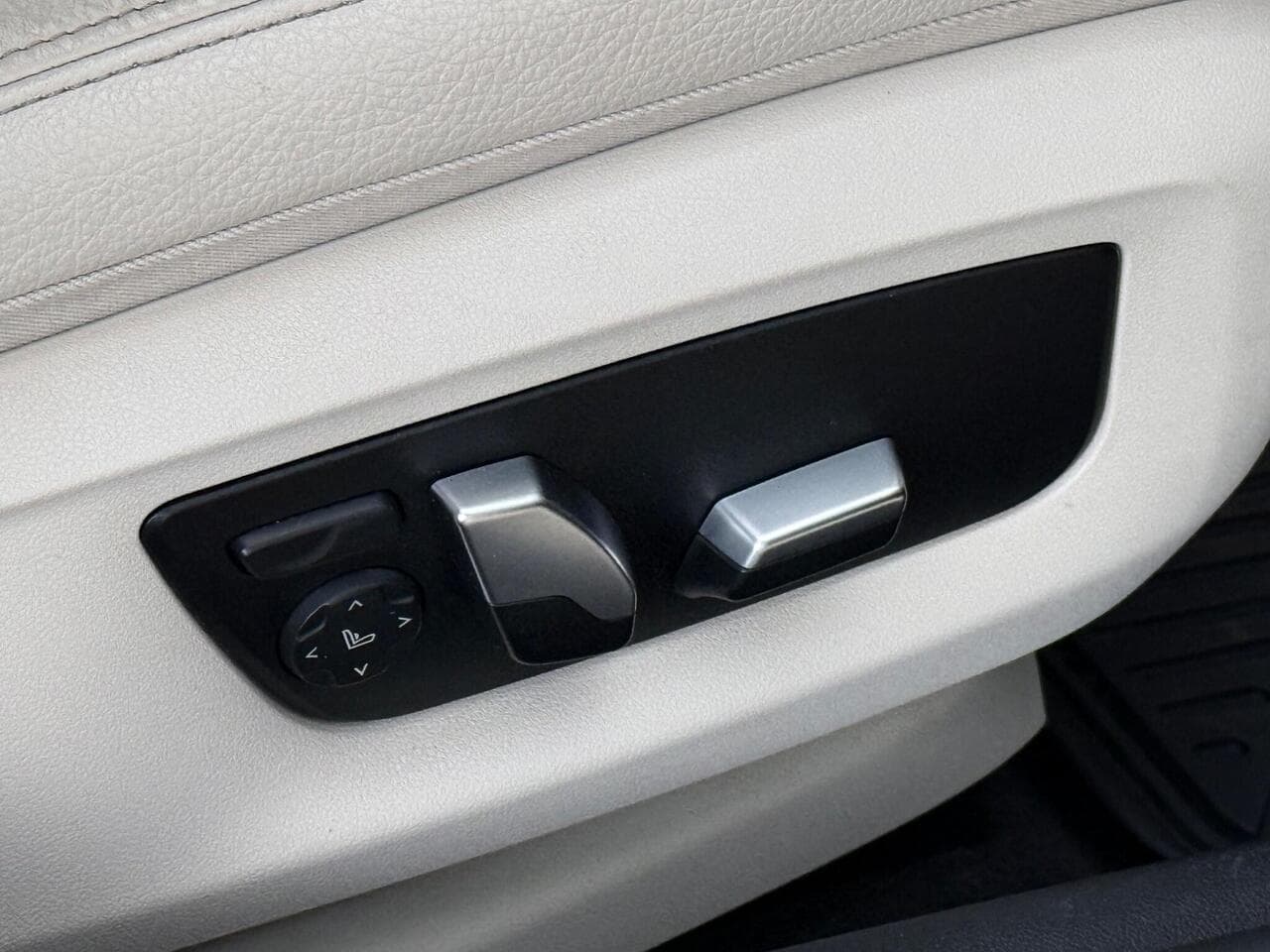 BMW 5 Series thumbnail Misc Controls