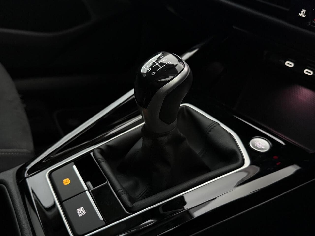 Volkswagen Golf thumbnail Interior Front