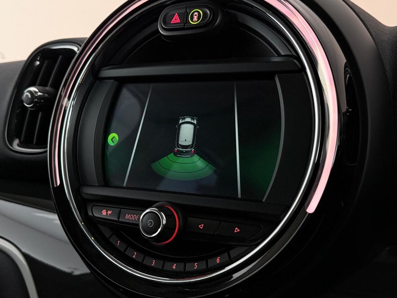 MINI Countryman thumbnail Infotainment System
