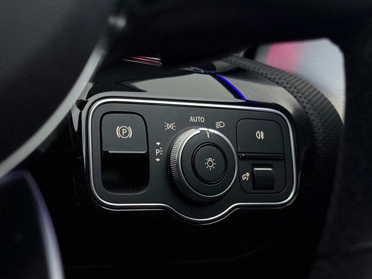 Mercedes-Benz CLA thumbnail Misc Controls