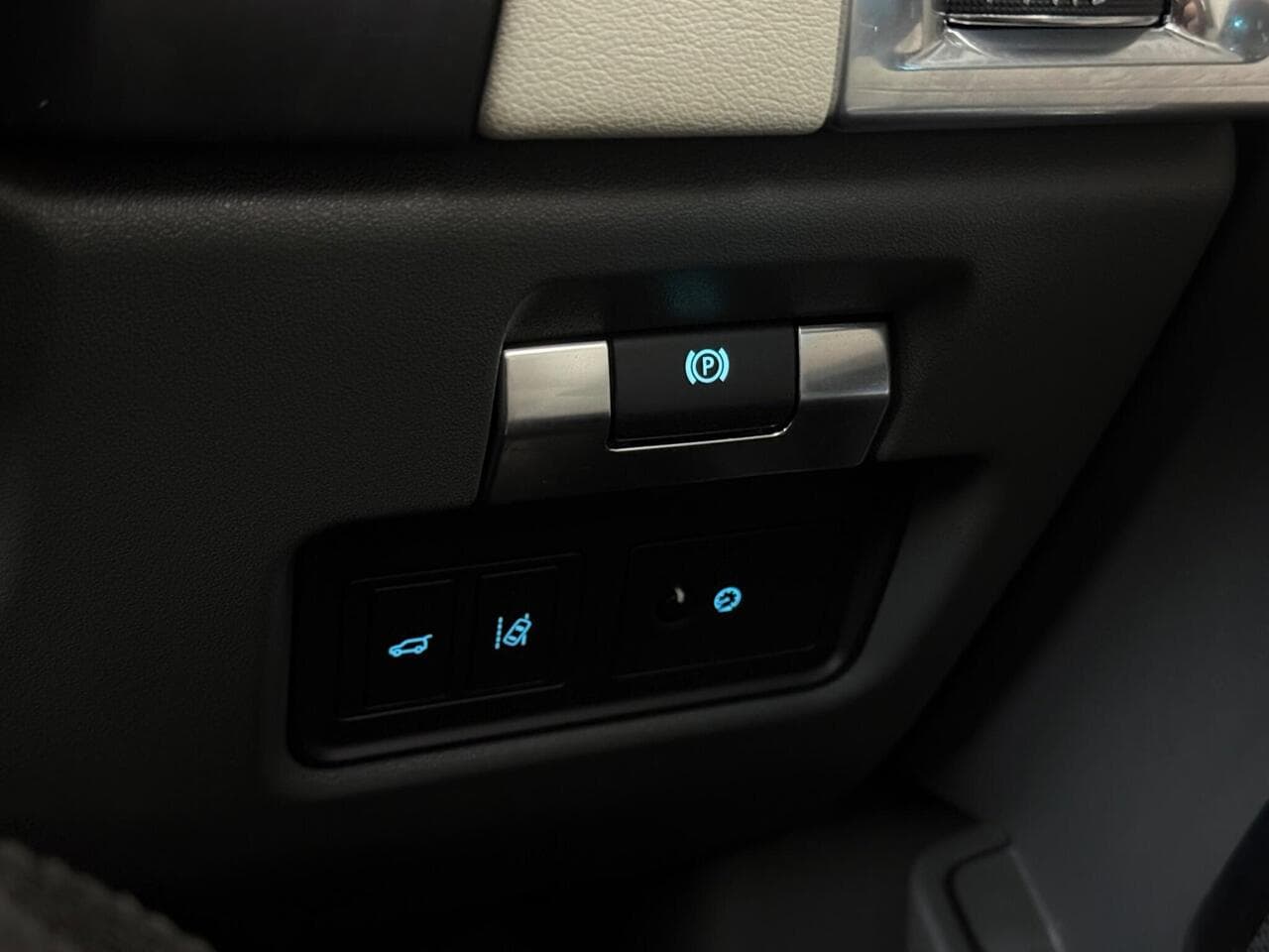 Jaguar E-PACE thumbnail Misc Controls
