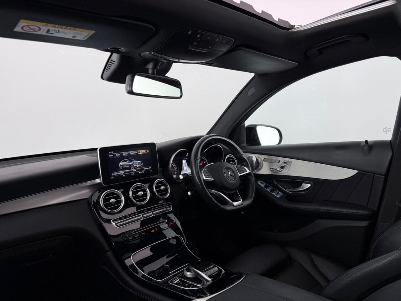Mercedes-Benz GLC thumbnail Interior Front