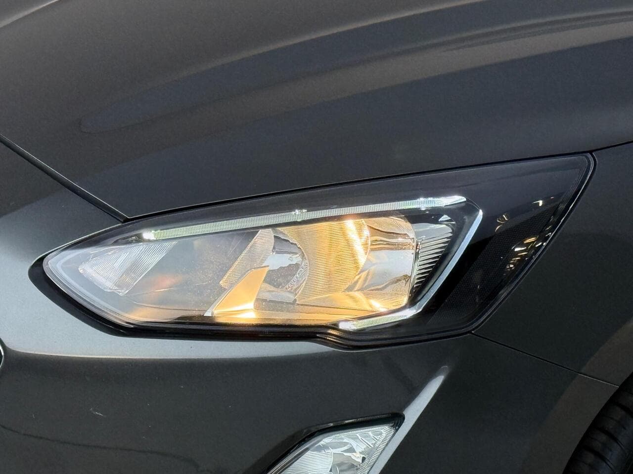 Ford Focus thumbnail Lights Front