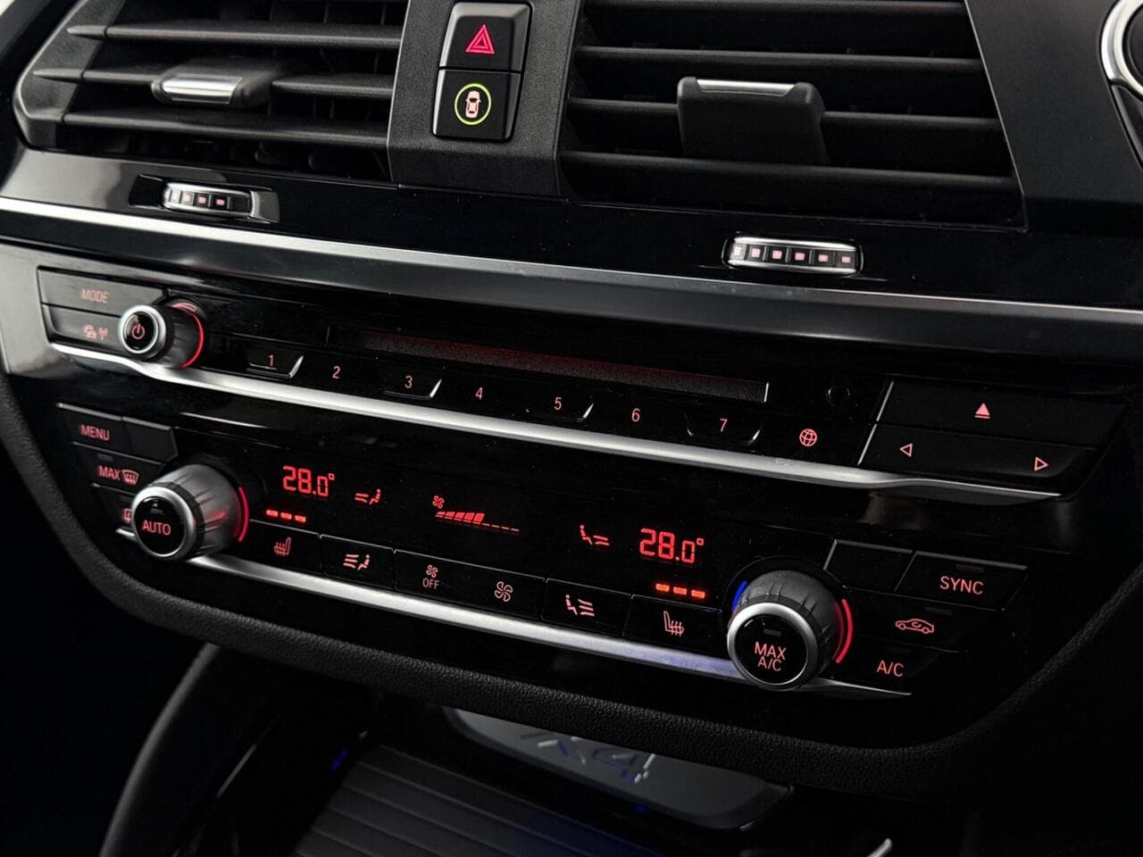 BMW X4 thumbnail Infotainment System
