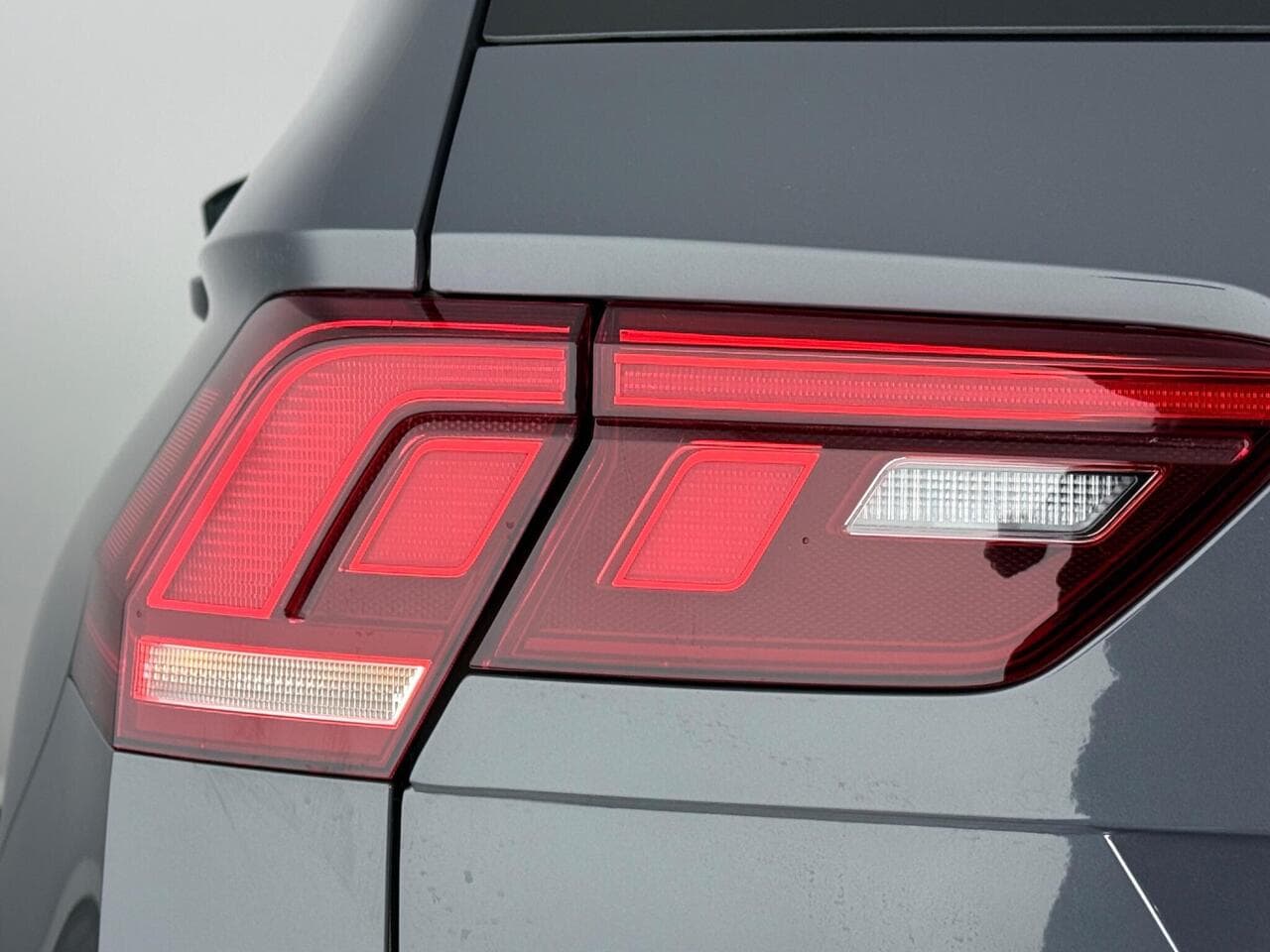 Volkswagen Tiguan thumbnail Lights Rear