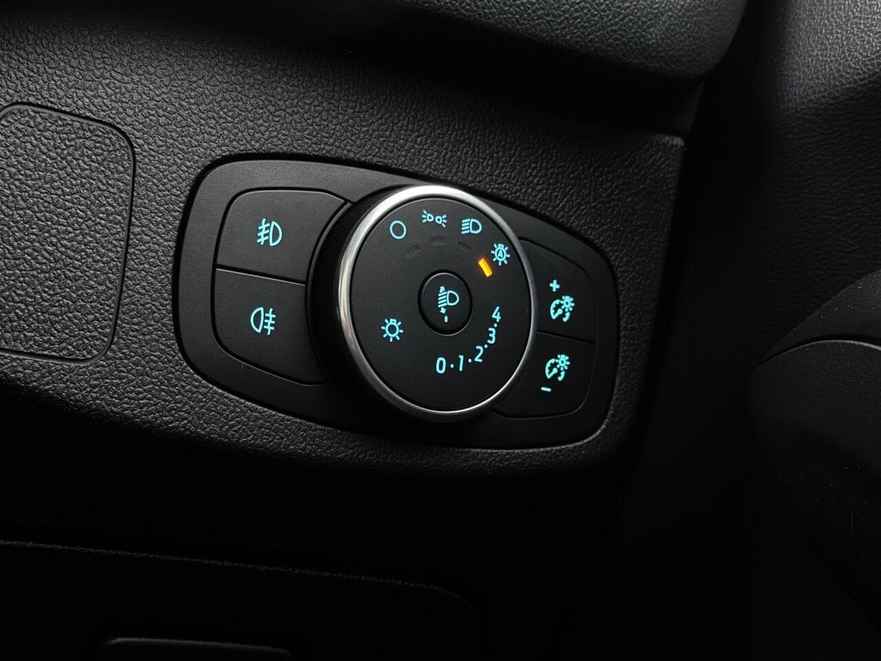 Ford Focus thumbnail Misc Controls