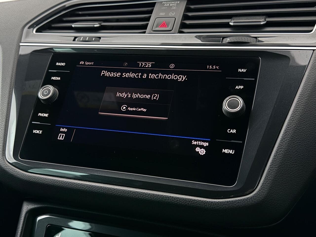 Volkswagen Tiguan thumbnail Infotainment System
